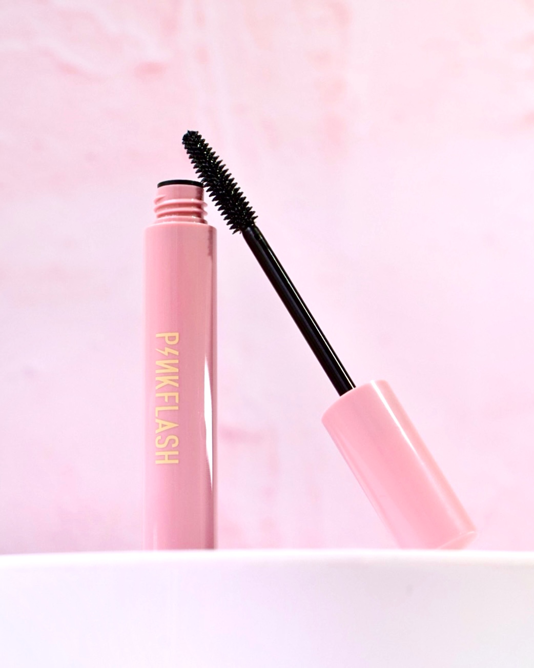 Producto: Pestañina Waterproof Pink Flash Volume Rosa